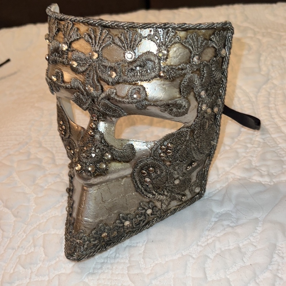 Mardi Gras Mask Silver aluminum style embroidered crystal detail decor mens mask - Picture 2 of 11